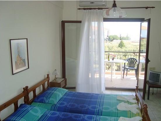 Yianna Studios & Apartments غيراكيني الغرفة الصورة